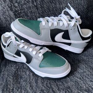 Nike Dunk Low Green Black White Men’s 9.5 / Women 11 Sneakers